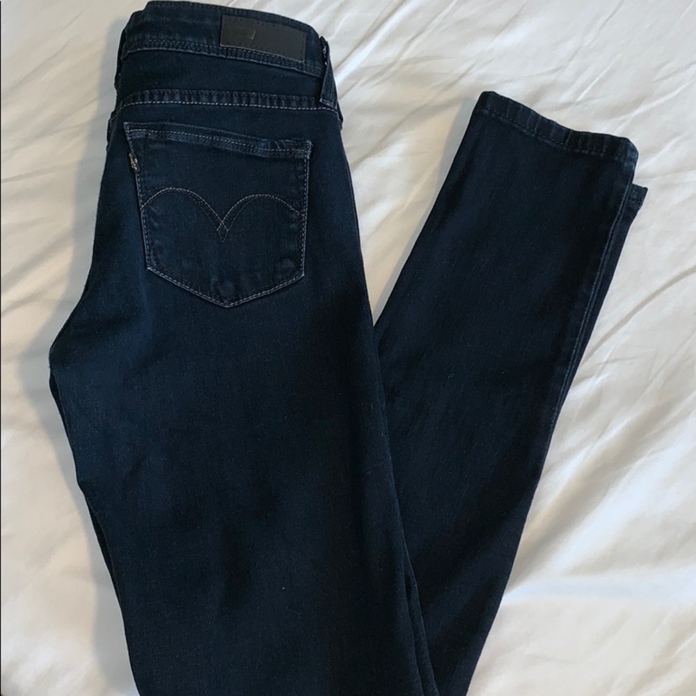 Levi’s Demi Curve
